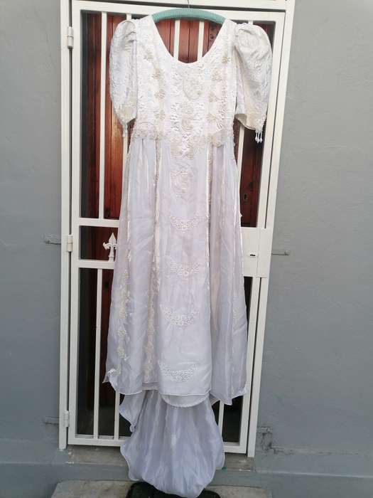 Vintage wedding dress might be 28.Size unknown