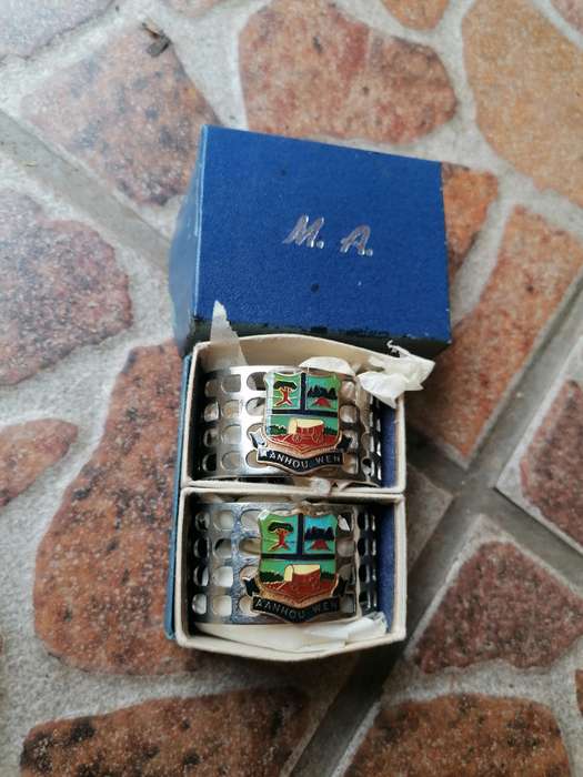 Set of AANHOU WEN Napkin rings