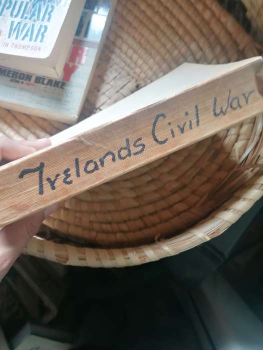 Softcover IRELAND'S CIVIL WAR CALTON YOUNGER  Printed by Vernon Lock Ltd. Provisional price 50s.