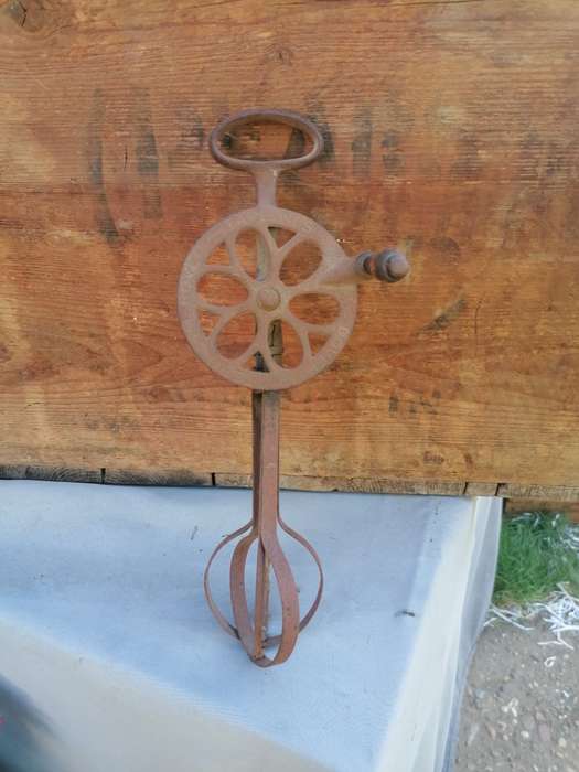 Antique Dover egg beater
