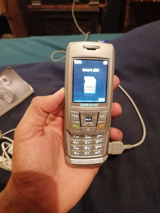 Working condition Samsung E250 cellphone with accessories