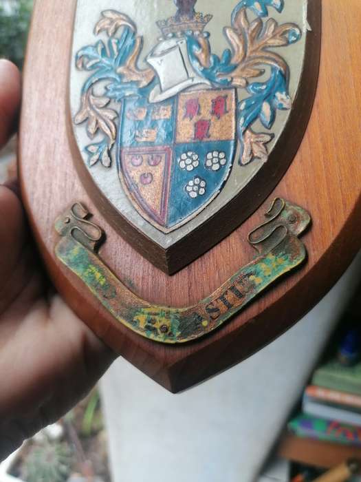 Vintage crest wall plaque