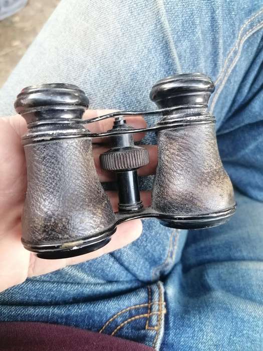 VAG, VOIGTLANDER GERMAN BINOCULARS  NEEDS ONE SCREW