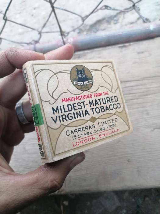 Rare find Pack of 20 empty Carreras cigarettes (black cat)