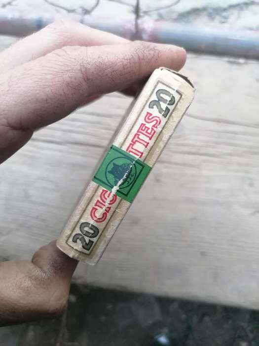 Rare find Pack of 20 empty Carreras cigarettes (black cat)