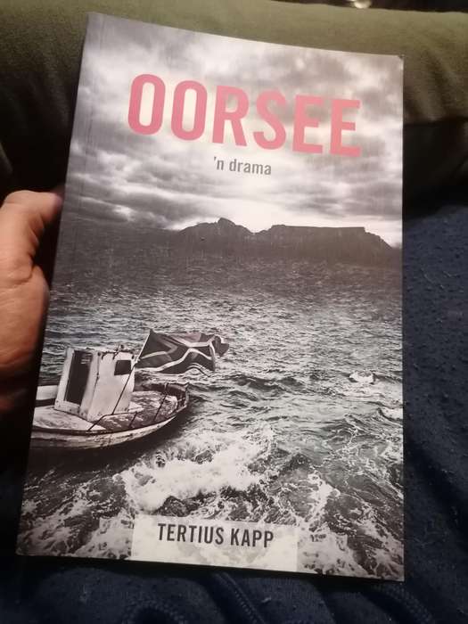 Oorsee - die drama (Afrikaans, Paperback) Tertius Kapp Geteken