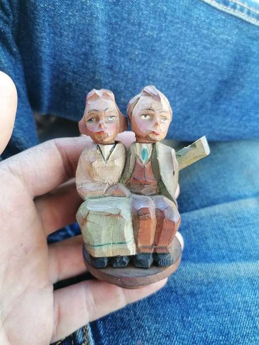 Vintage Hand Carved Moving Pair Of Italian Lovers Wine Cork Stopper as per picture