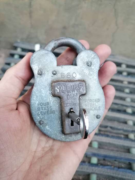 Collectable Vintage 660 Squire Old English Padlock By HY Squire & Sons England working condition