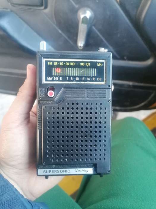 VINTAGE SUPERSONIC DARLING FM/AM TRANSISTOR RADIO ( MODEL :PR193B)
