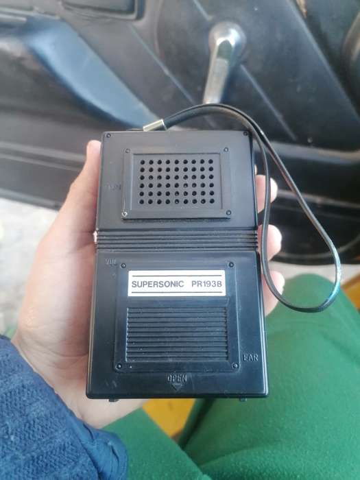 VINTAGE SUPERSONIC DARLING FM/AM TRANSISTOR RADIO ( MODEL :PR193B)