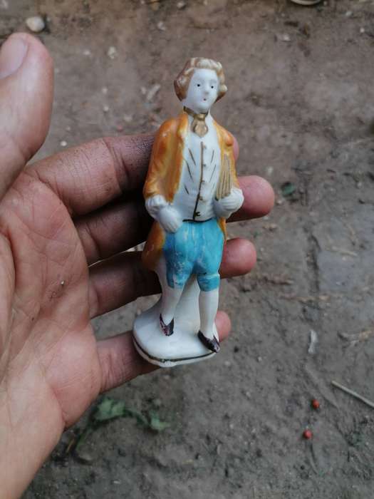 Vintage pair of figures