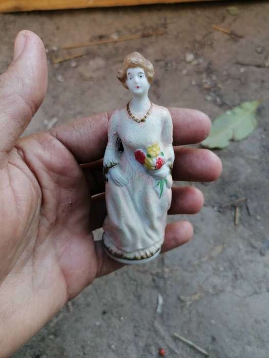 Vintage pair of figures