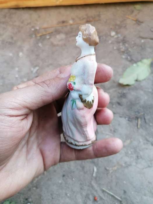 Vintage pair of figures