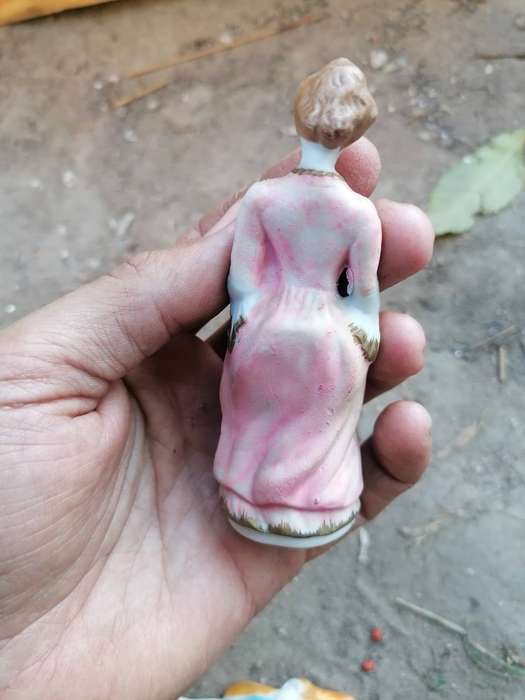 Vintage pair of figures