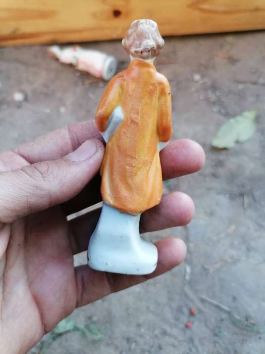 Vintage pair of figures