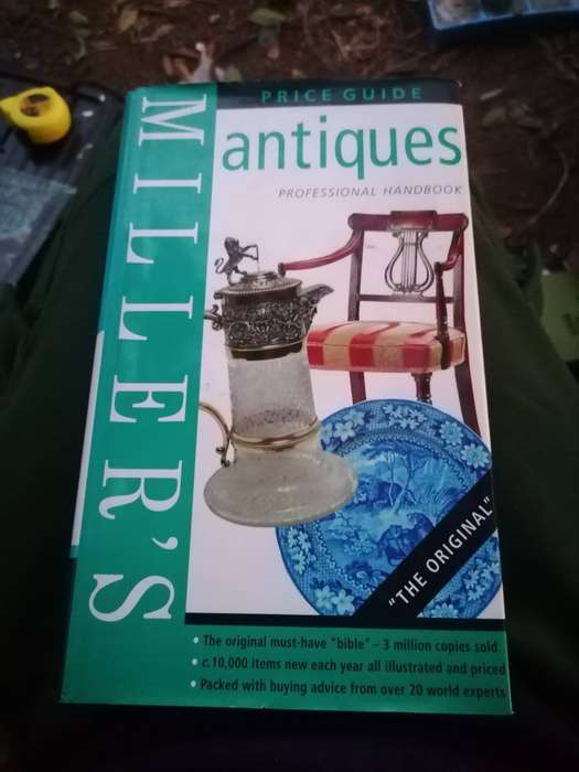 HUGE 800 PAGE INTERNATIONAL ANTIQUES PRICE GUIDE BOOK