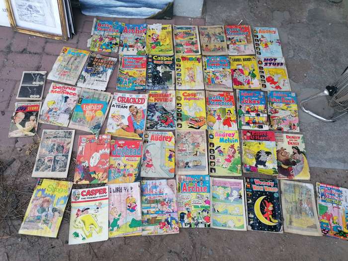 Joblot vintage comic books. Most are damaged but usable