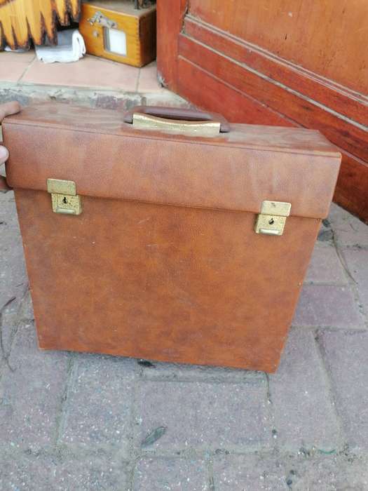 Vintage 1970s 12 Record Case , finish it Tan leather look Vinyl