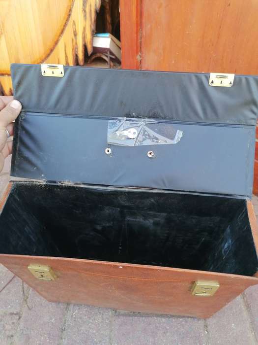 Vintage 1970s 12 Record Case , finish it Tan leather look Vinyl