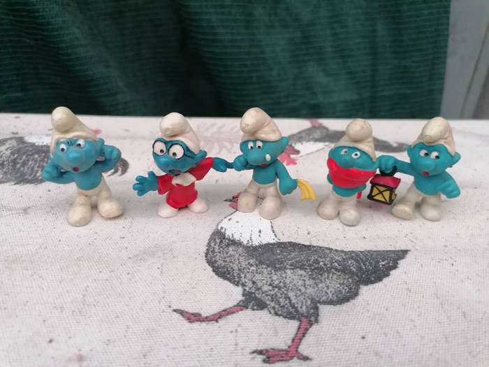 Vintage smurfs figures