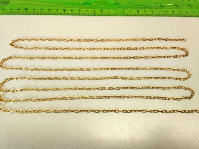 Gilt cock chain