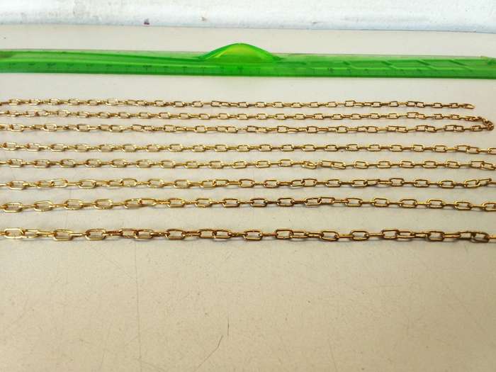 Gilt cock chain