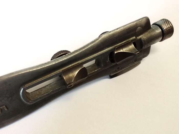 LA CENTRALE - universal watch case opener