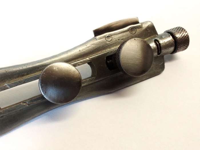 LA CENTRALE - universal watch case opener