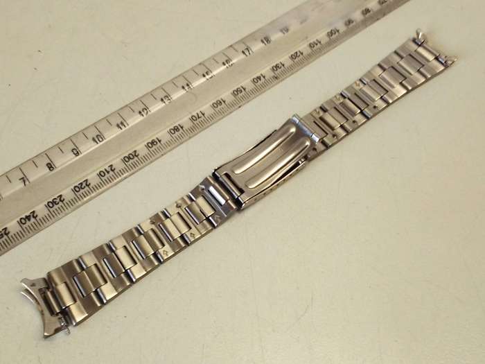 Used 18mm stainless steel bracelet - curved end links