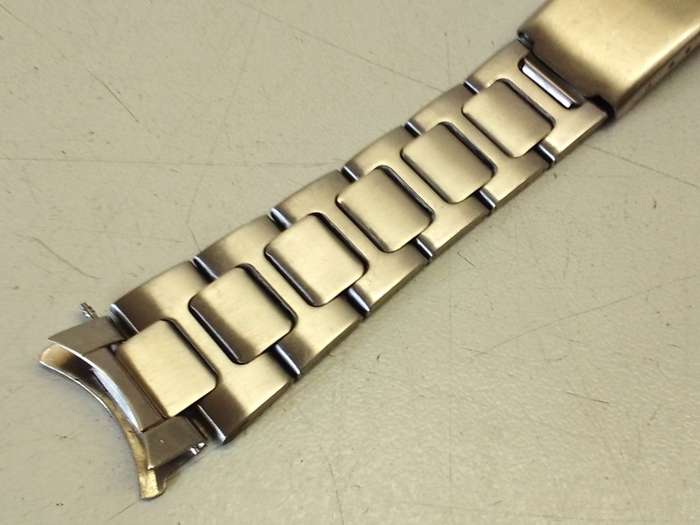 Used 18mm stainless steel bracelet - curved end links