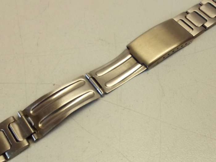 Used 18mm stainless steel bracelet - curved end links
