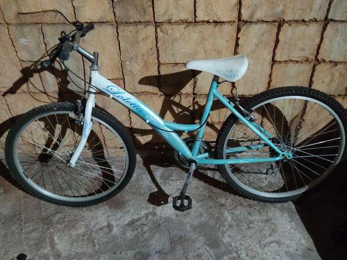 Loretta 21-Speed Bicycle