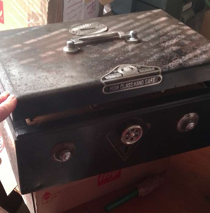 A VINTAGE HIGH CLASS ALL STEEL HAND SAFE 36x24x16 NO KEY
