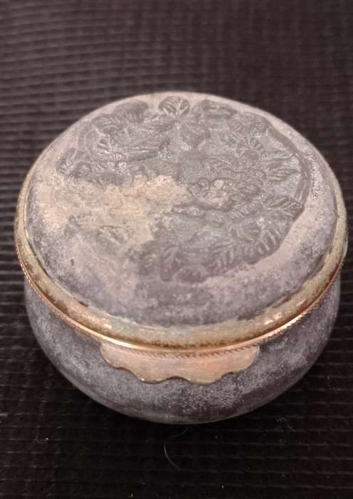A VINTAGE. ROYAL SELANGOR PEWTER 4 x 3cm