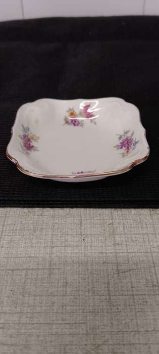 A PAIR OF PORCELAIN ALKA BAVARIAN TRINKET PLATES 7.5 x 7.5cm No. 703