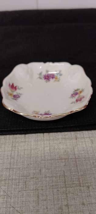 A PAIR OF PORCELAIN ALKA BAVARIAN TRINKET PLATES 7.5 x 7.5cm No. 703