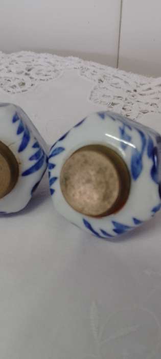 VINTAGE METAL &  CERAMIC SALT & PEPPER SHAKERS  Blue/white