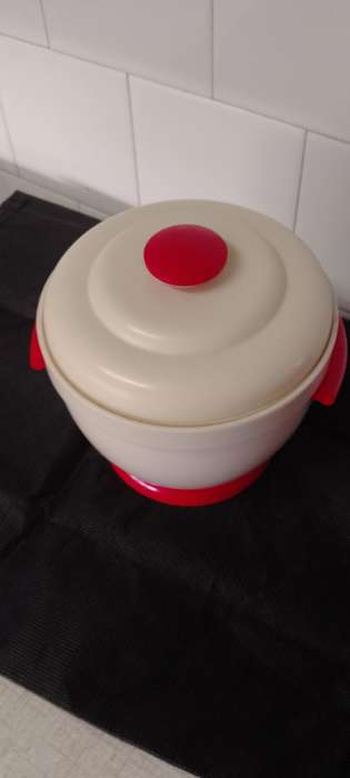 A Vintage Retro Thermos Ice Bucket model 931