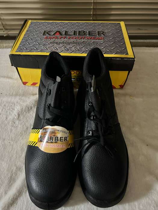 Kaliber safety shoes - size 12