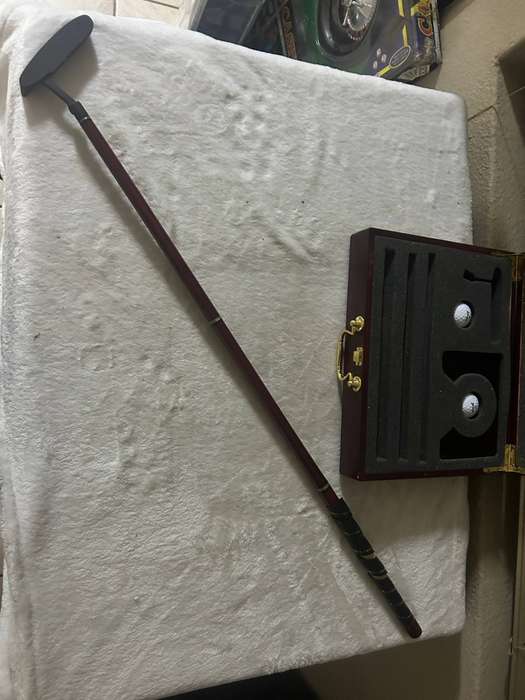 Merrill lynch putter in case - Handle needs to be regripped