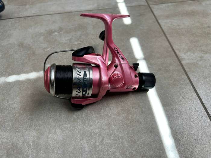 Pink Chaser AX30 fishing reel