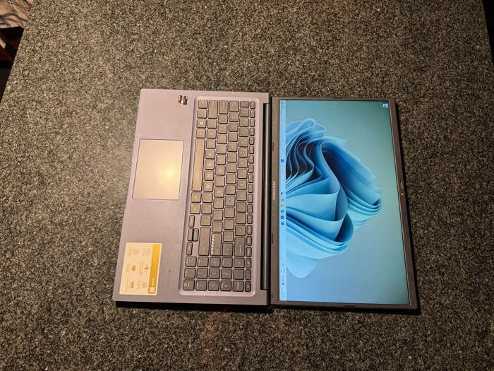 Asus Vivobook 15 | AMD Ryzen 5, 8Gb Ram, 256GB SSD, AMD Radeon Graphics, Win 11