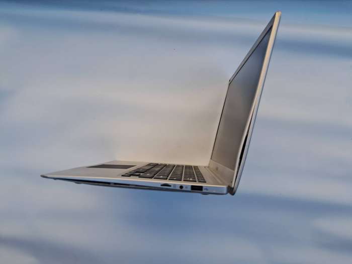 Laptop - Mecer Z140C