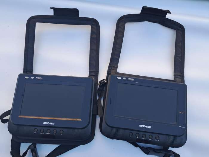 Dual Screen Portable DVD Player - Sinotec