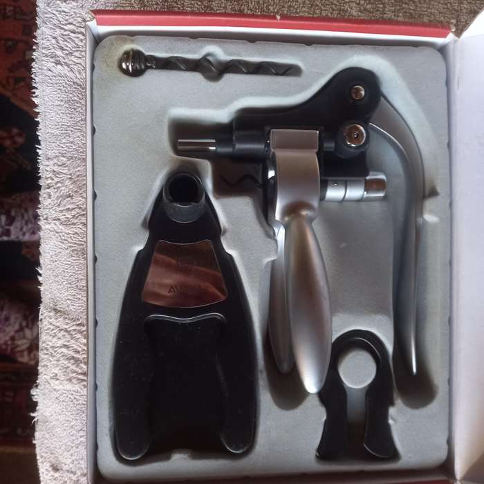 CORKSCREW SET BOXED (AS NEW)