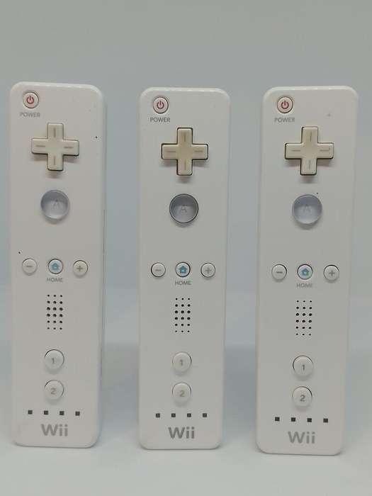 Nintendo Wii -  3 x Official Nintendo White Controller - Spares or Repair