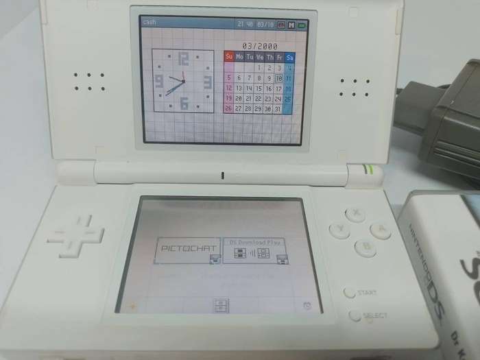 Nintendo DS Lite White, c/w Generic Stylus, Charger + Dr Kawashimas Brain Training