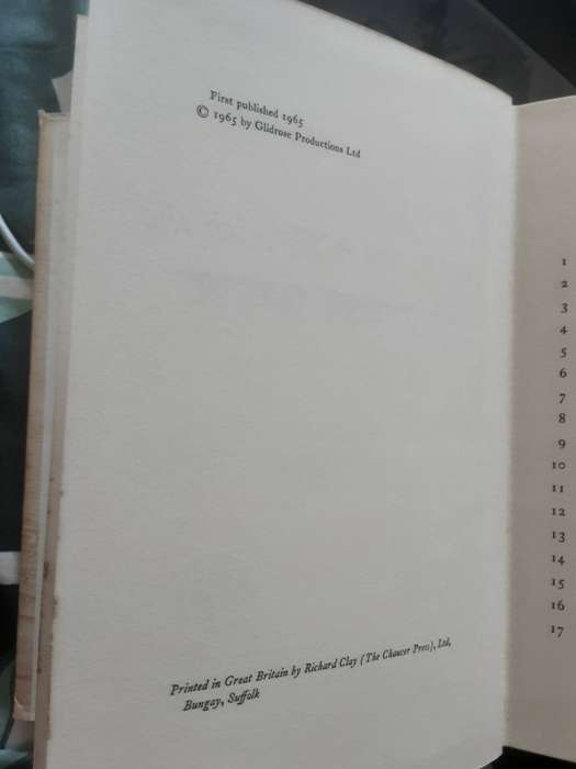 The Man With The Golden Gun by Ian Fleming
