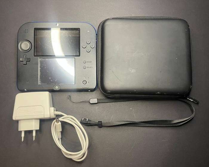 Nintendo 2DS  Black & Blue  Fully Working