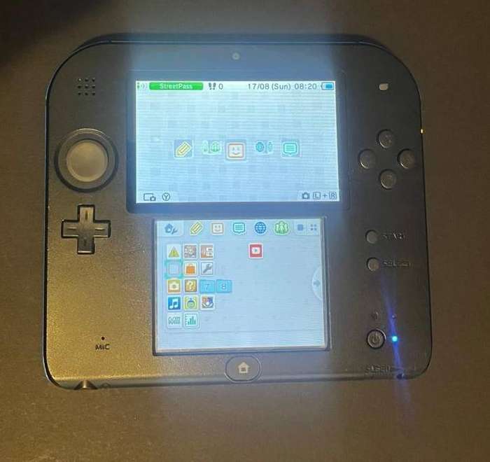 Nintendo 2DS  Black & Blue  Fully Working